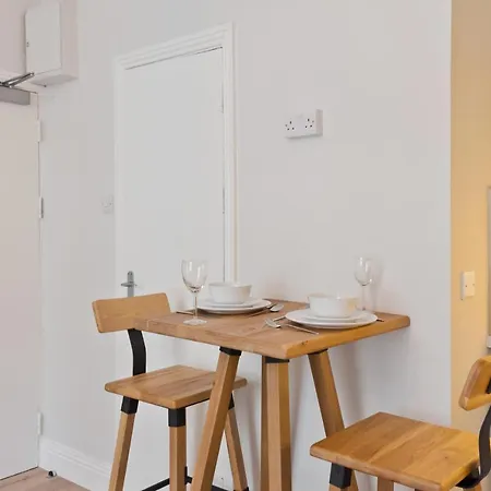 Prestigious Pembroke Street 4